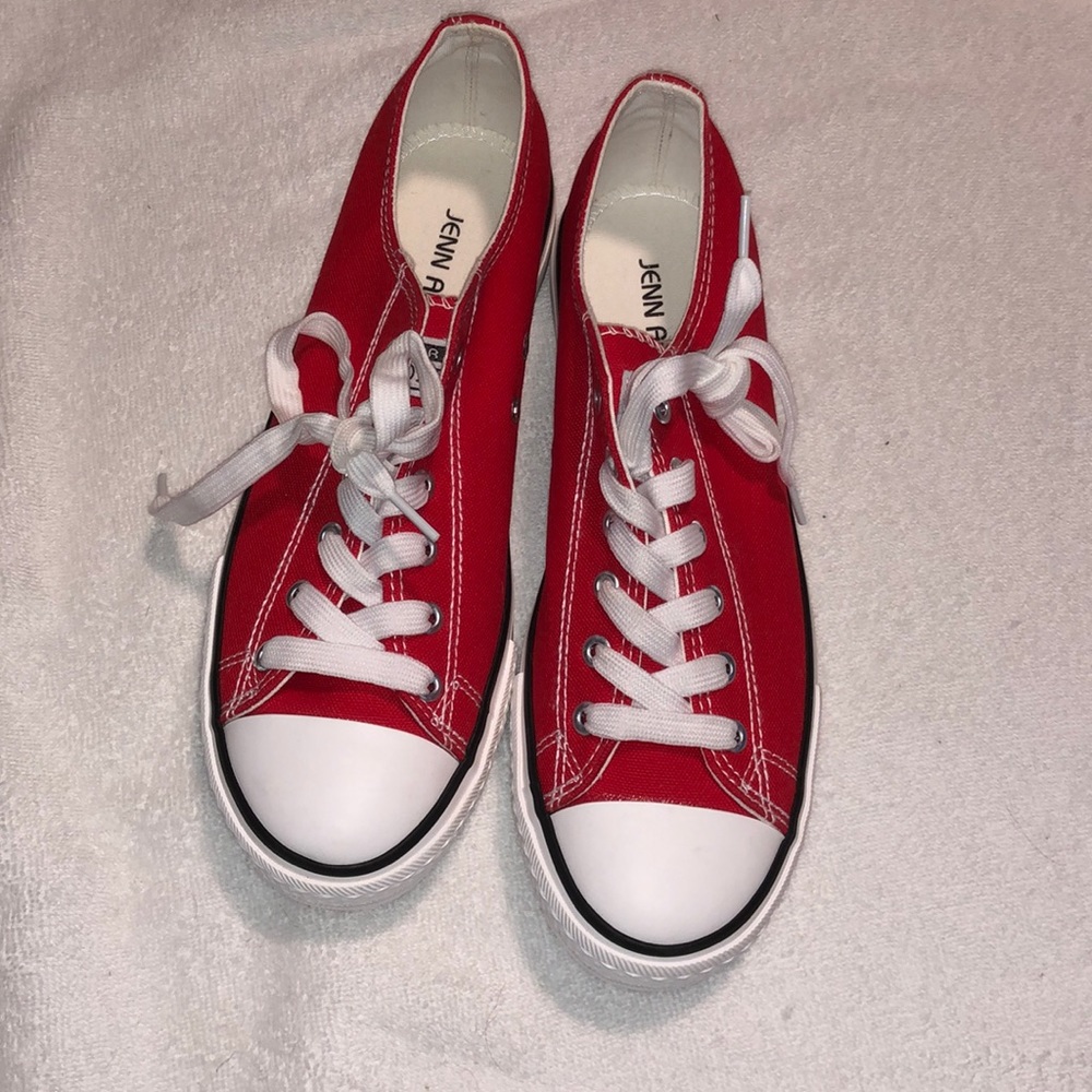 NEW NEVER WORN SIZE 9